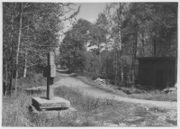 Vägvisare vid Bäcke kyrka (Gamla vägen till Bäckefors bruk)