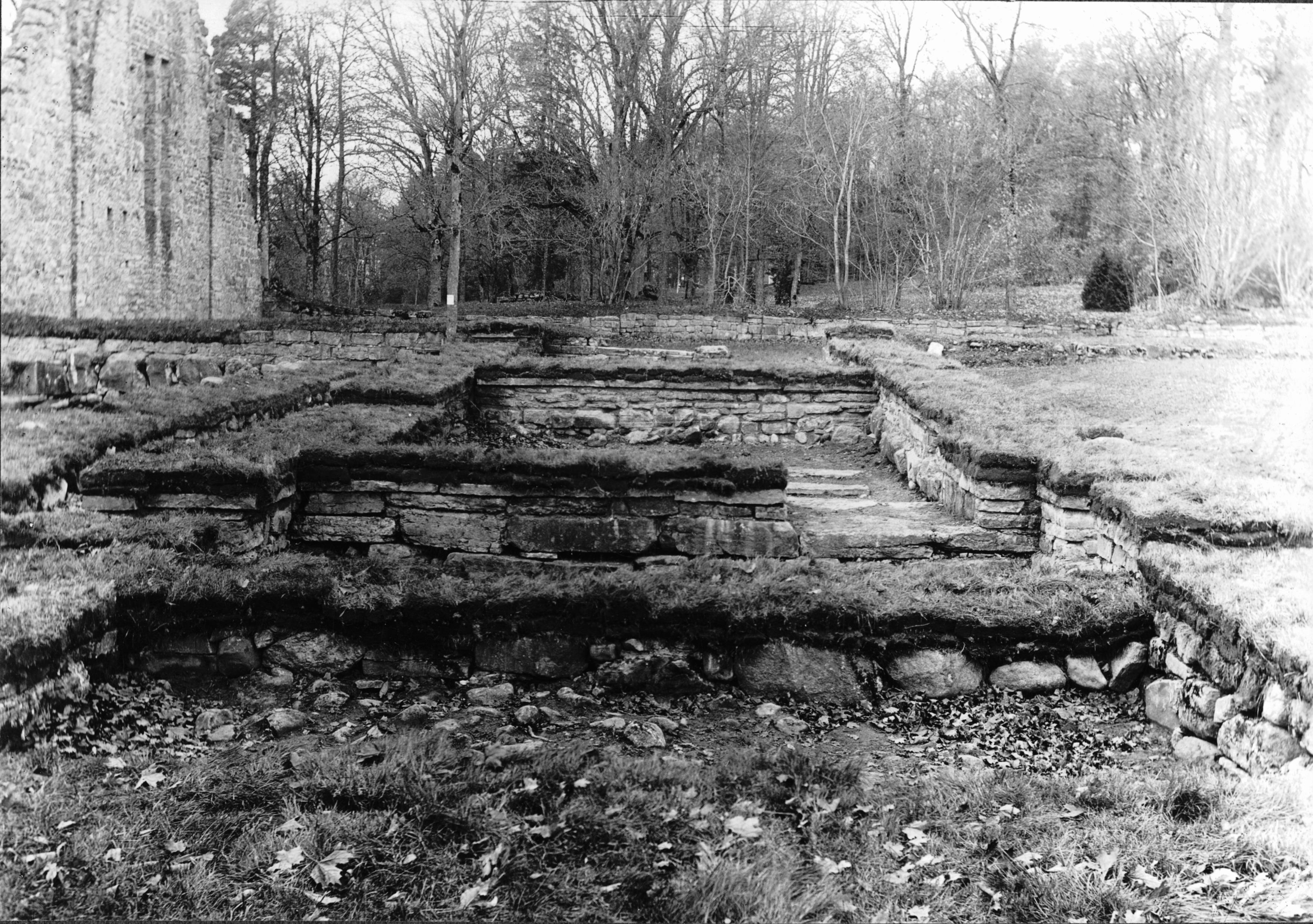 Bertil Waldén, Edsberg, Riseberga klosterruin