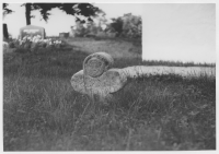 Vartofta-Åsaka kyrkogård, gravmonument från 1600-talet