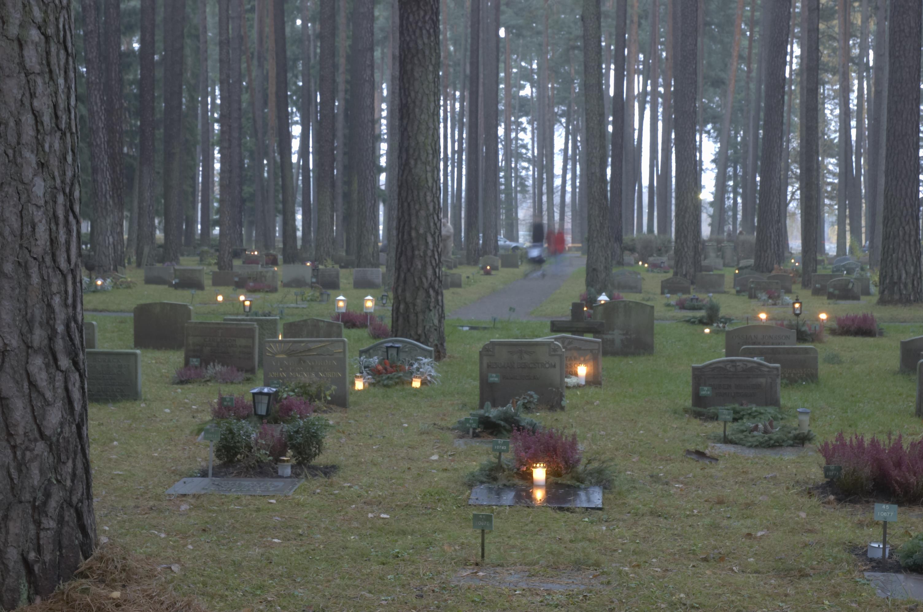Bengt A Lundberg, Skogskyrkogården