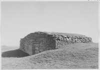 Eriksöre by, källare med jordtak