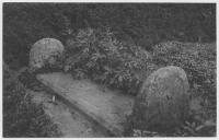 Högs kyrka, gravmonument från 1100-talets slut