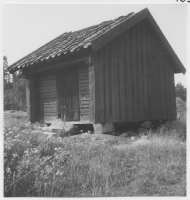 Äldre byggnad nära Hållsviken vid vägen till Nynäs