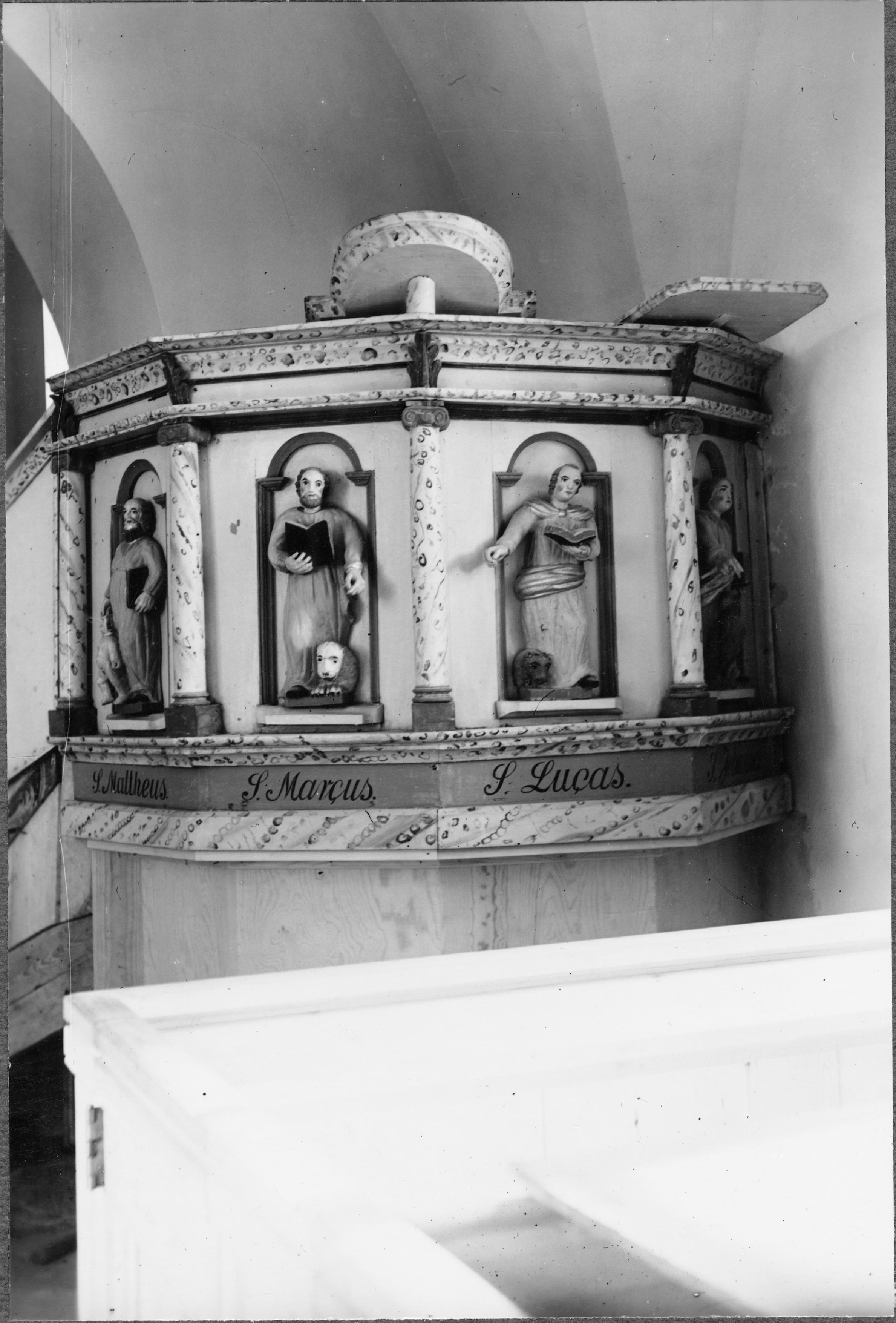 Olle Hellström, Högstena kyrka