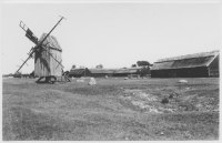 Lopperstad, byallmänning med gravkummel, stensättningar och resta stenar