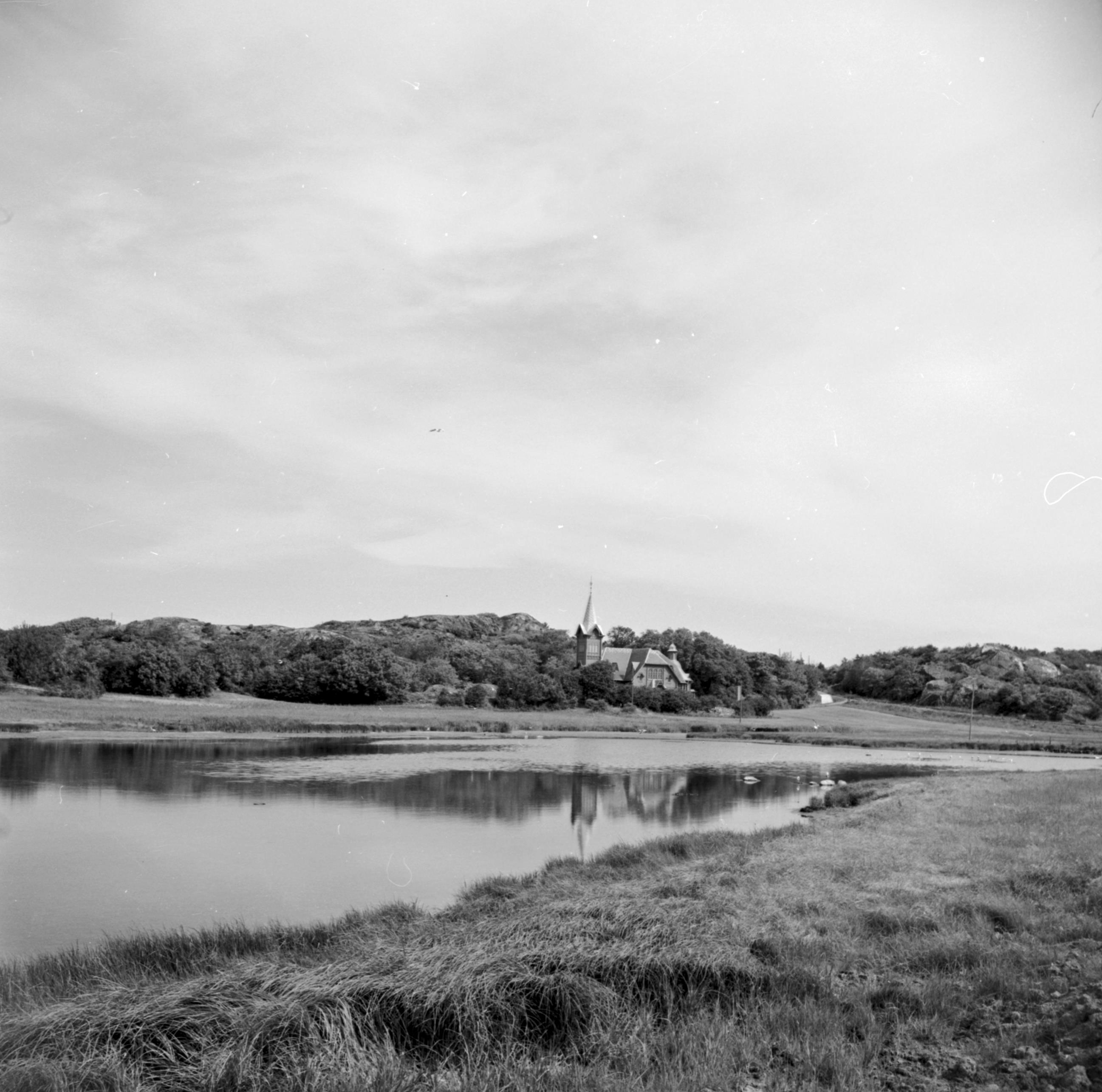Reine Axel Unnerbäck, Morlanda, Hällevikstrands kyrka