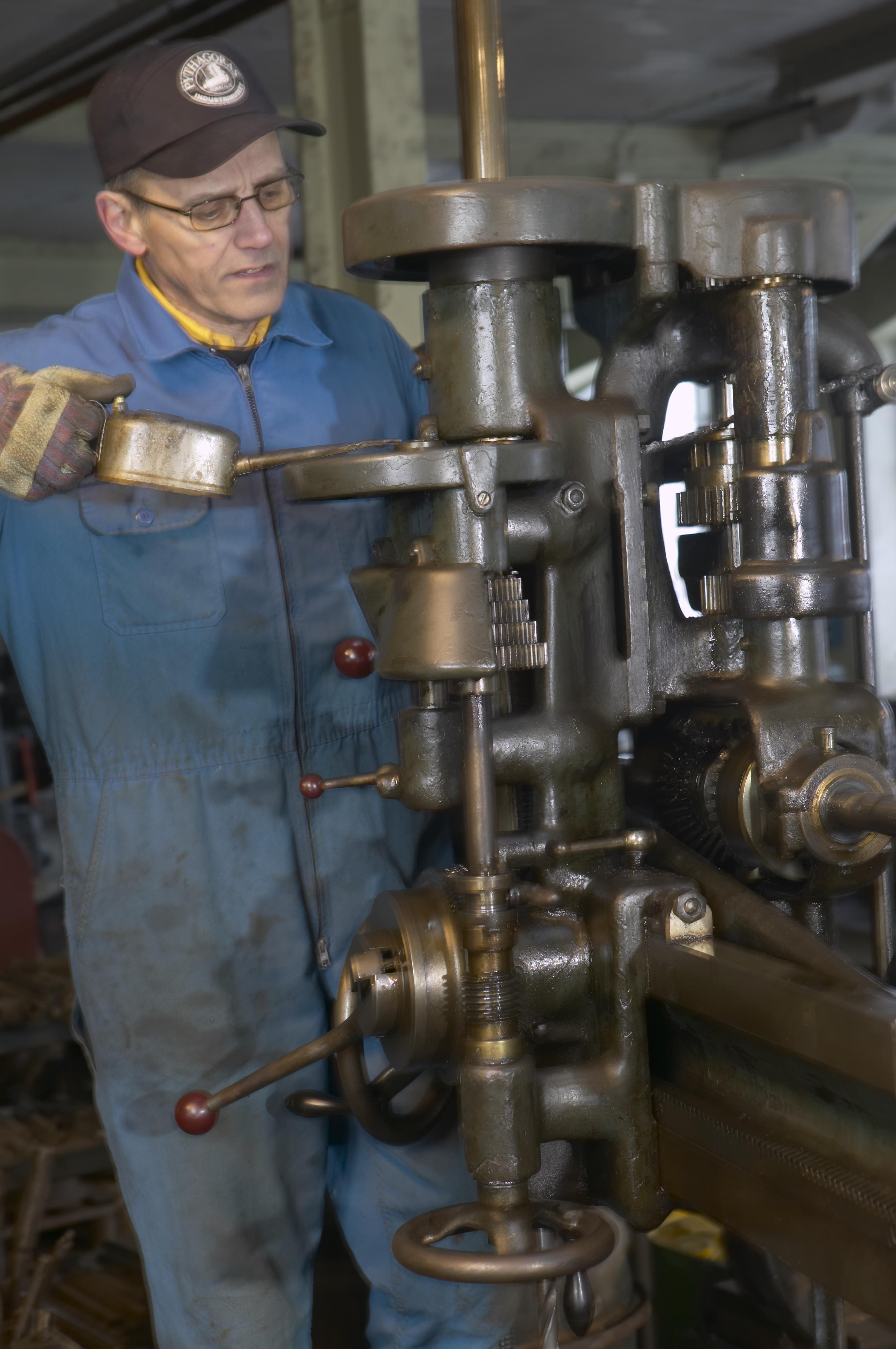 Bengt A Lundberg, Pythagoras motorfabrik