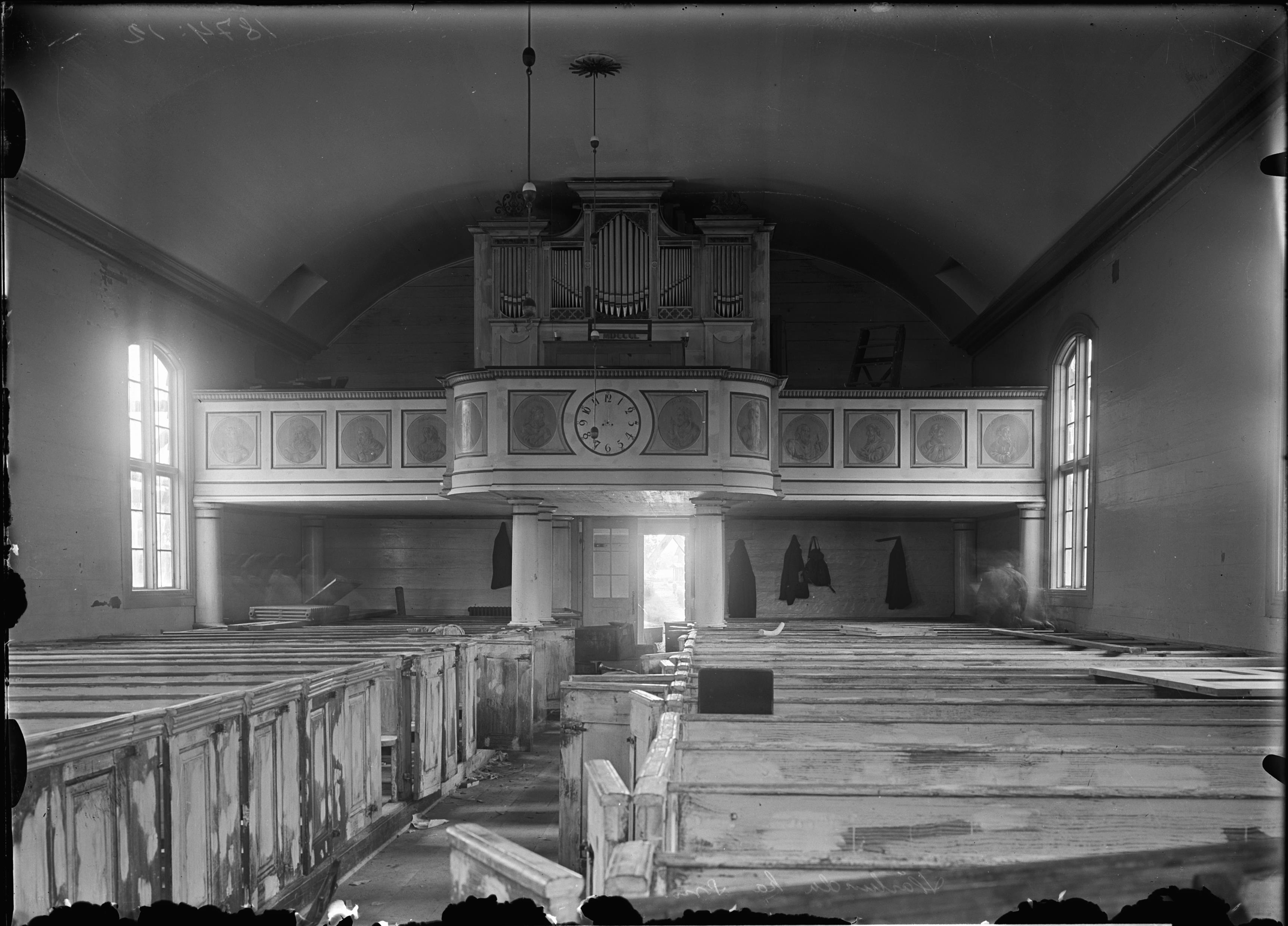 Manne Hofrén, Härlunda kyrka
