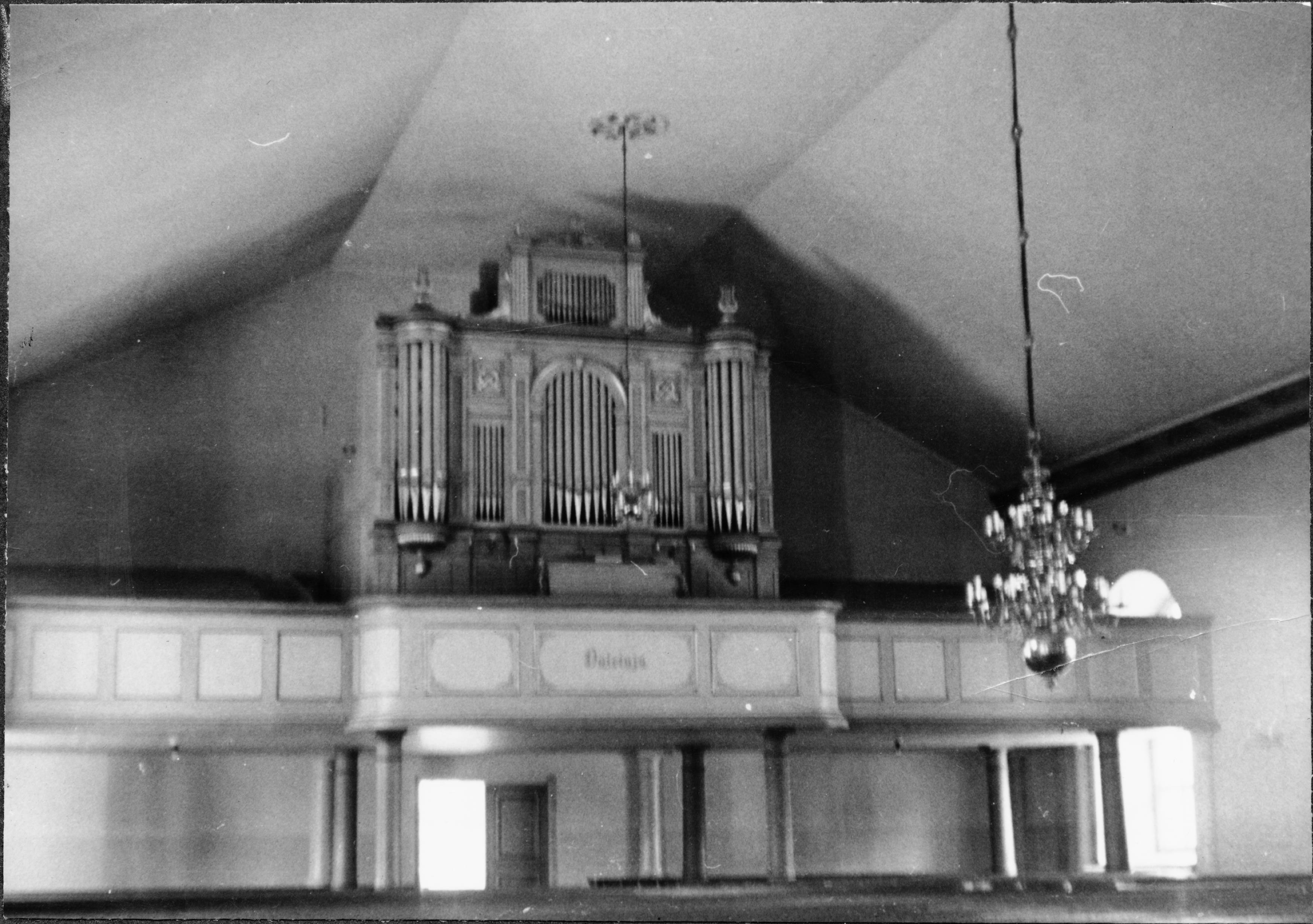 Okänd Okänd, Larvs kyrka