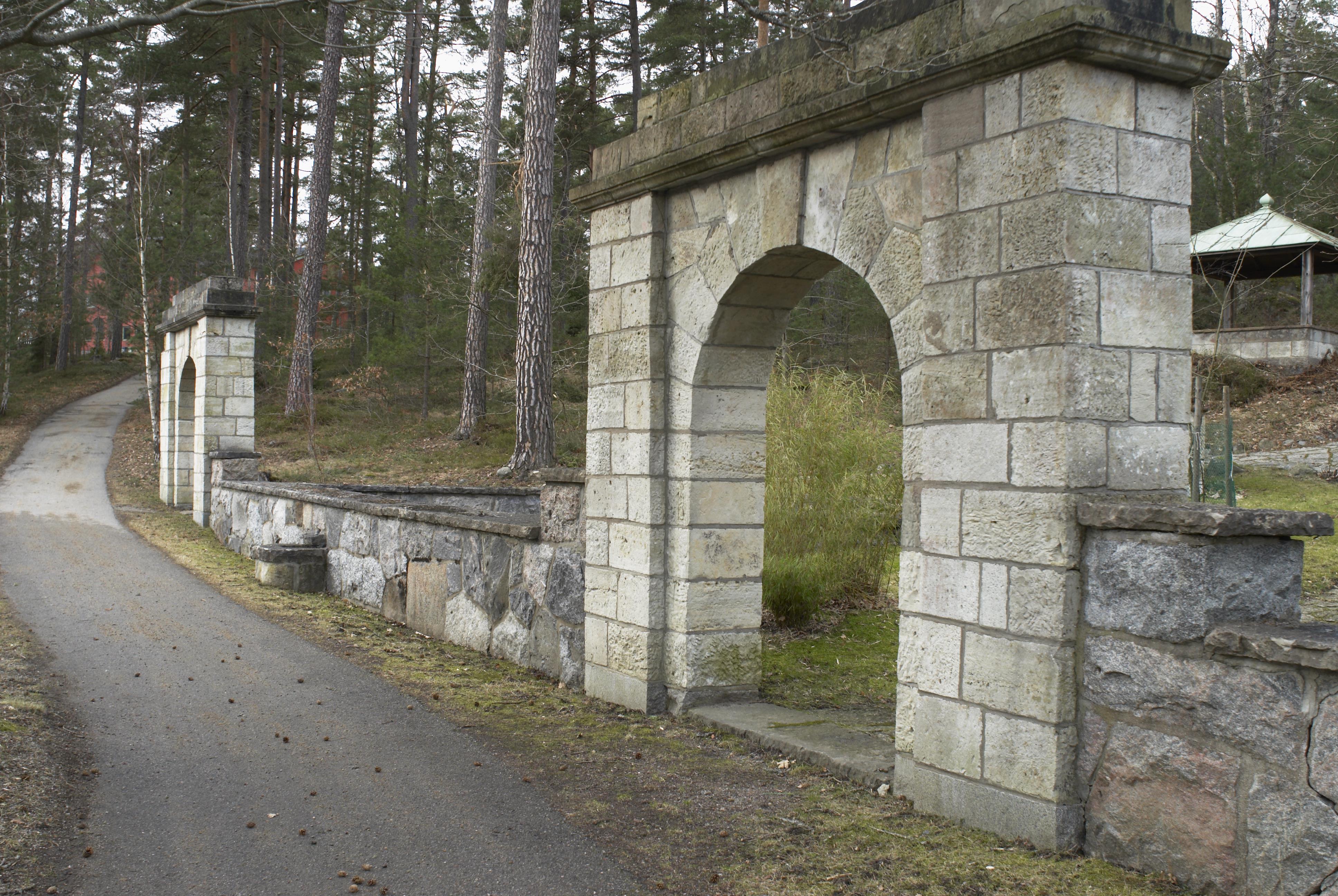 Bengt A Lundberg, Berga slott