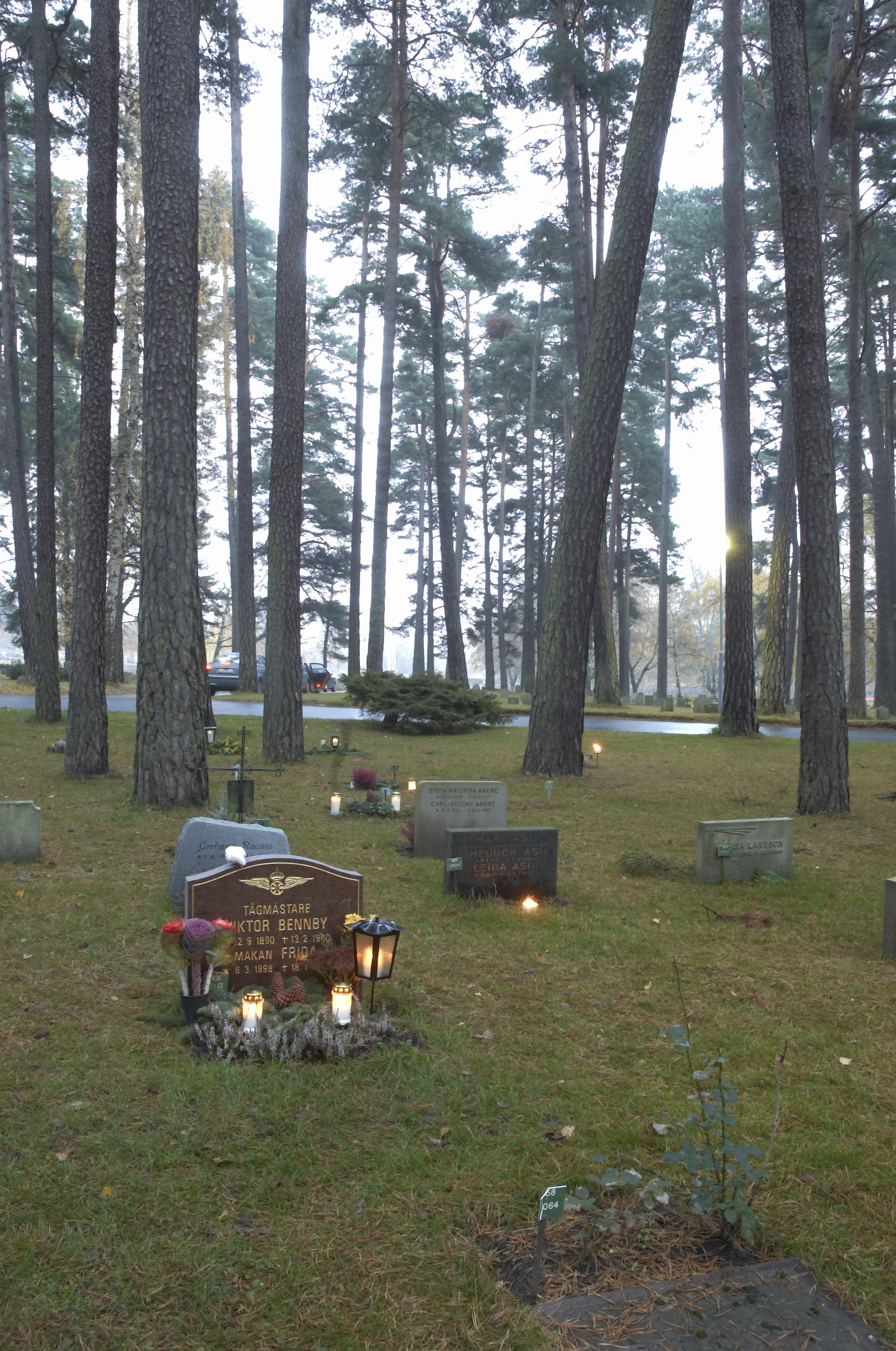 Bengt A Lundberg, Skogskyrkogården