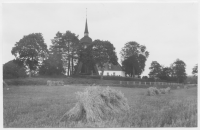 Ljungarums kyrka med klockstapel