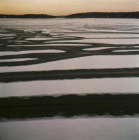 Snö på frusen sjö