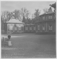 Kina slott, huvudfasaden och två av de sex flyglarna