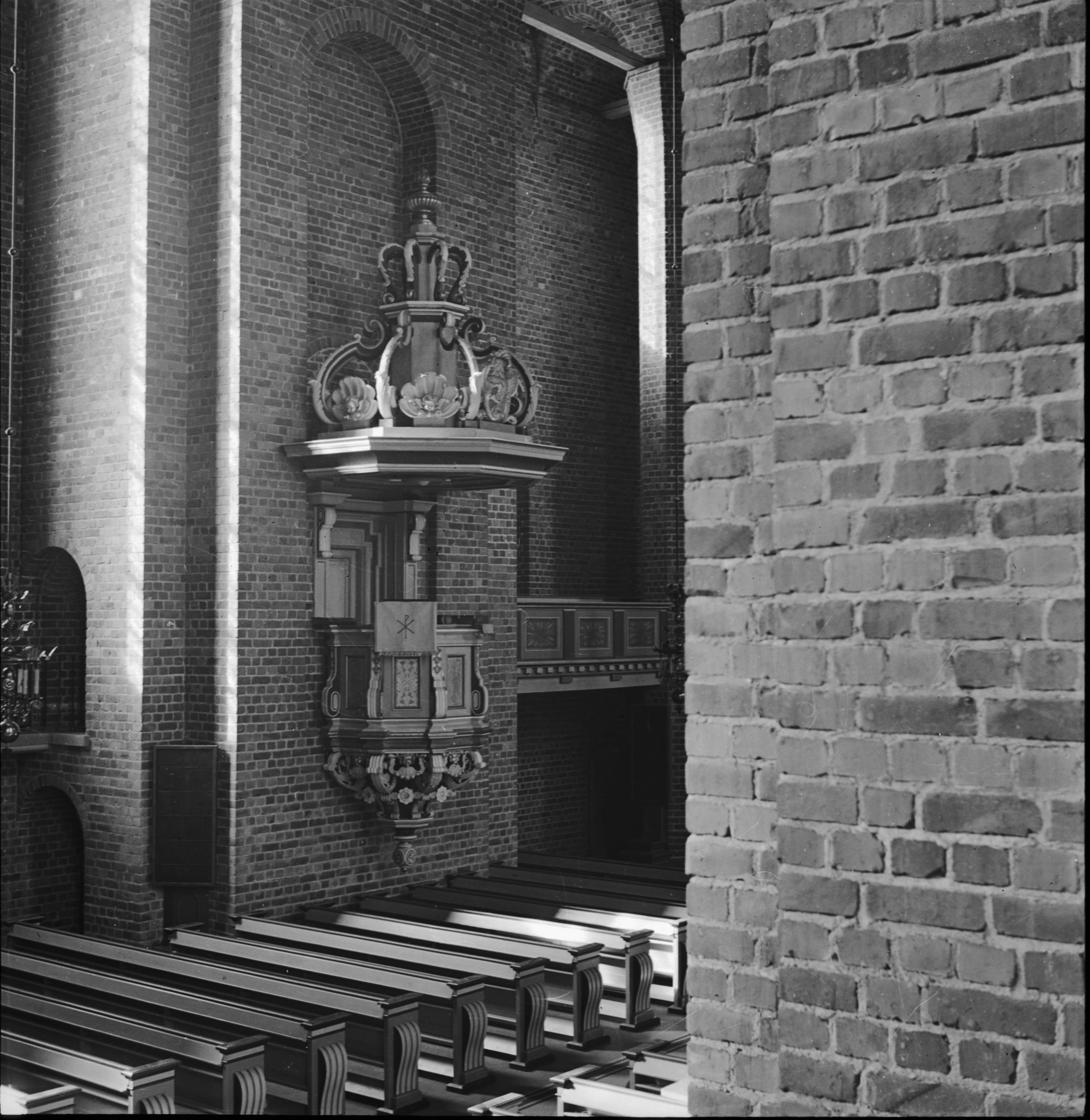 Ivar Schnell, Klosters kyrka