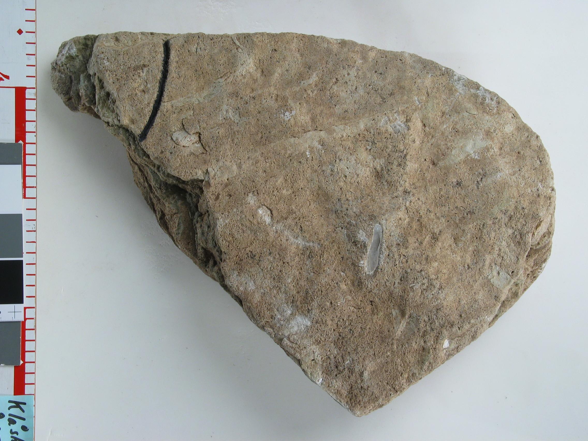 Bengt A Lundberg, ÖgNf2001 Klosterstad stenfragment