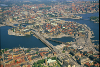 Gamla stan med Södermalm i förgrunden och Stockholm city i bakgrunden.