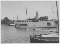 Båten Kalmarsund I i hamnen