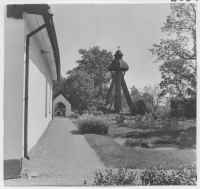 Blacksta kyrka med klockstapel