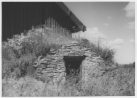 Torbjörntorps socken, källare av kalksten vid gaveln