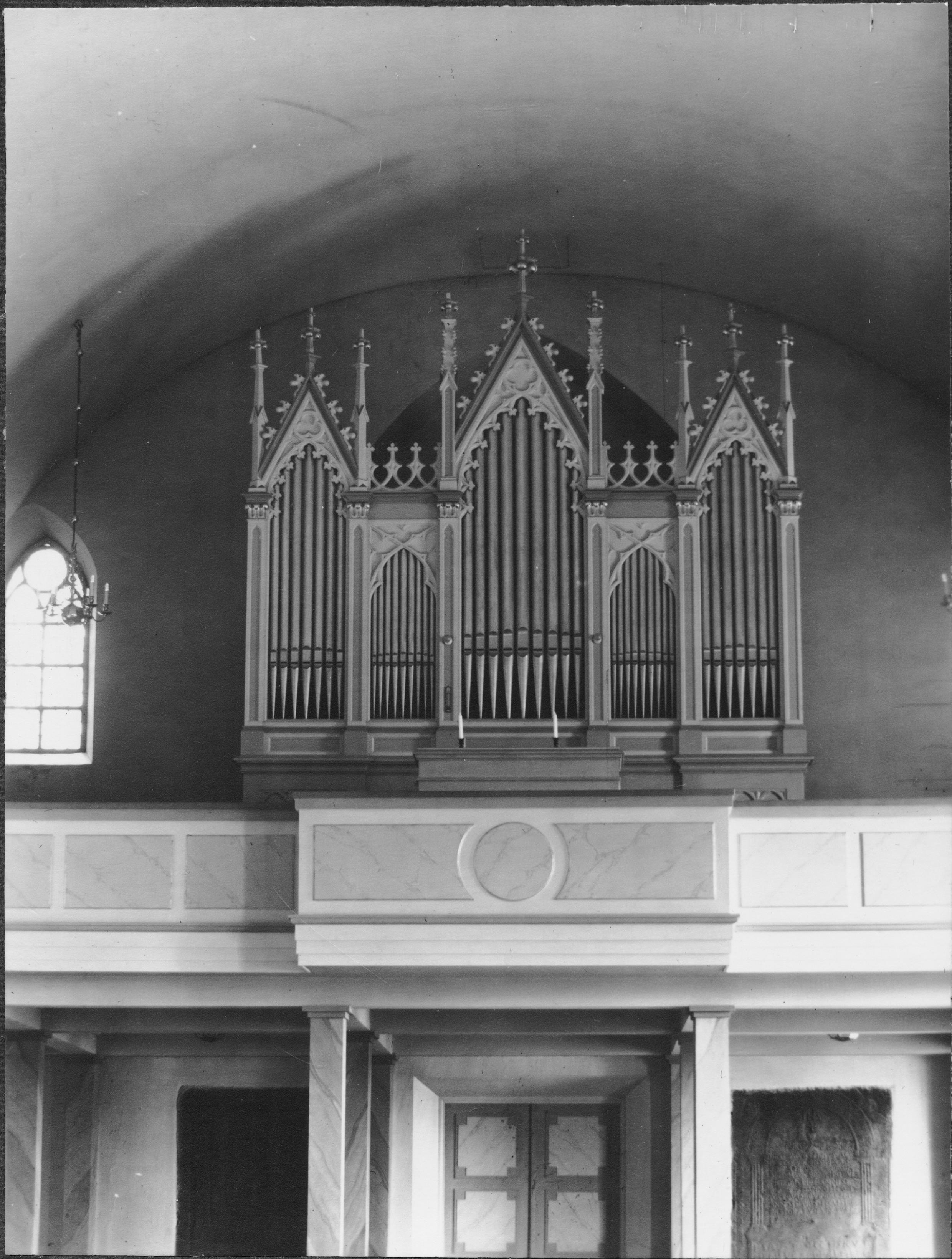 Adolf Niklasson, Vara kyrka