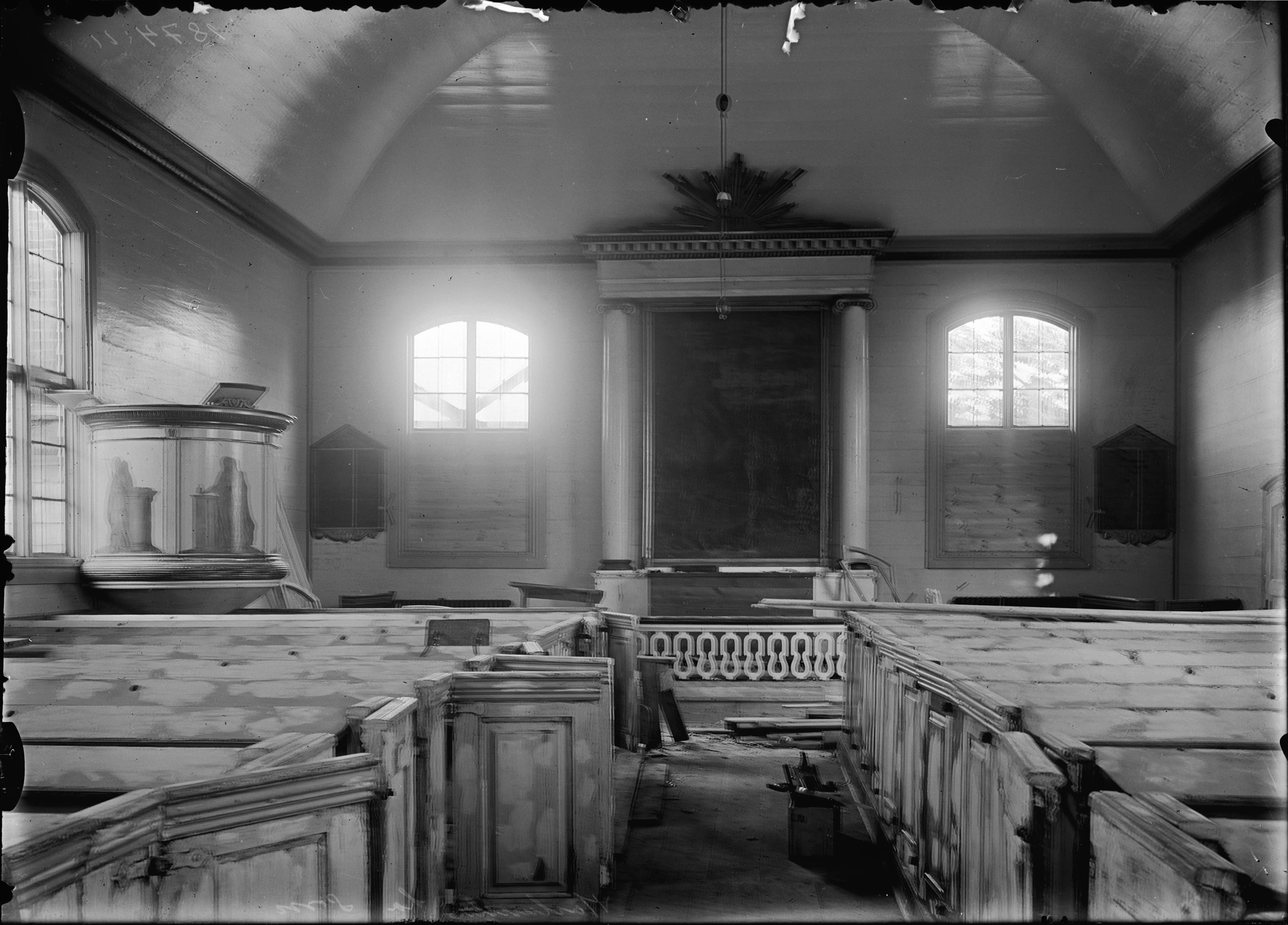 Manne Hofrén, Härlunda kyrka