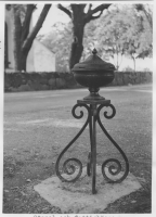 Älvkarleby kyrka, stapel och fattigbössa