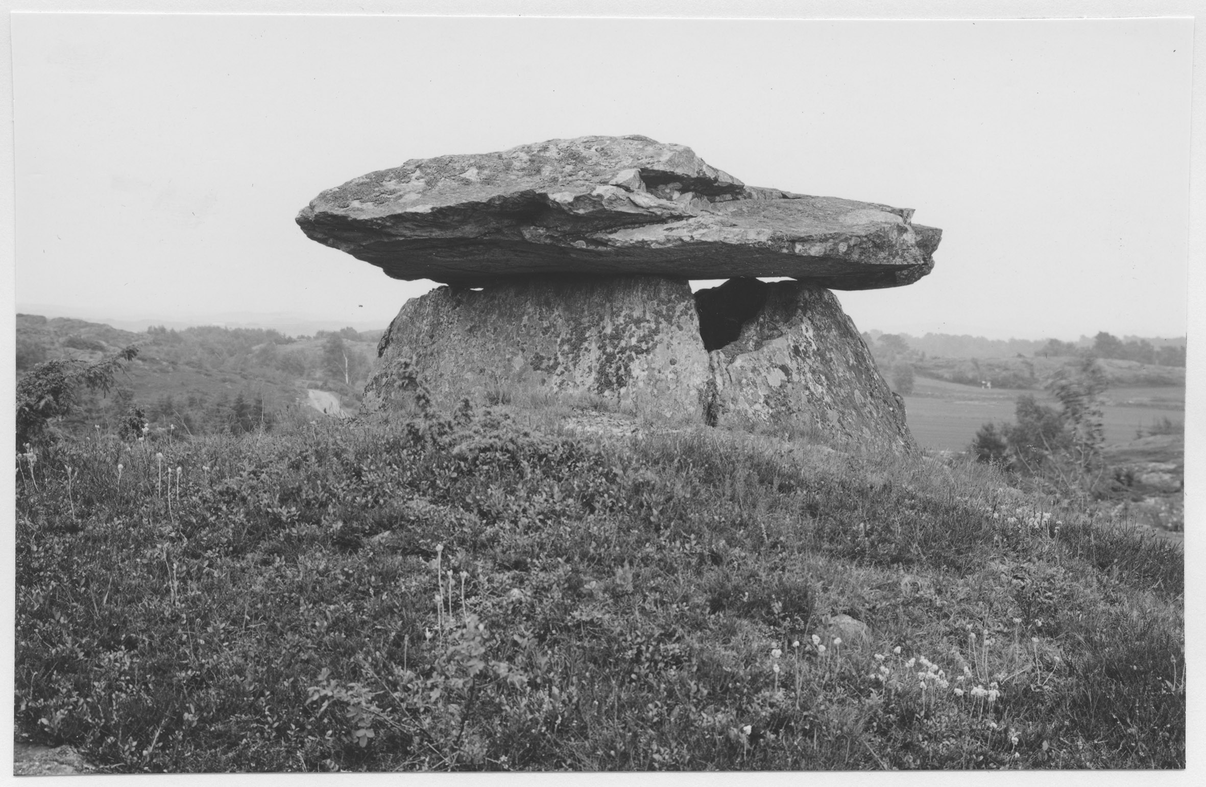 Mårten Sjöbeck, Hagadösen, en megalitgrav