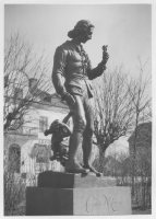 Älmhult, Carl Eldhs staty över Carl von Linné