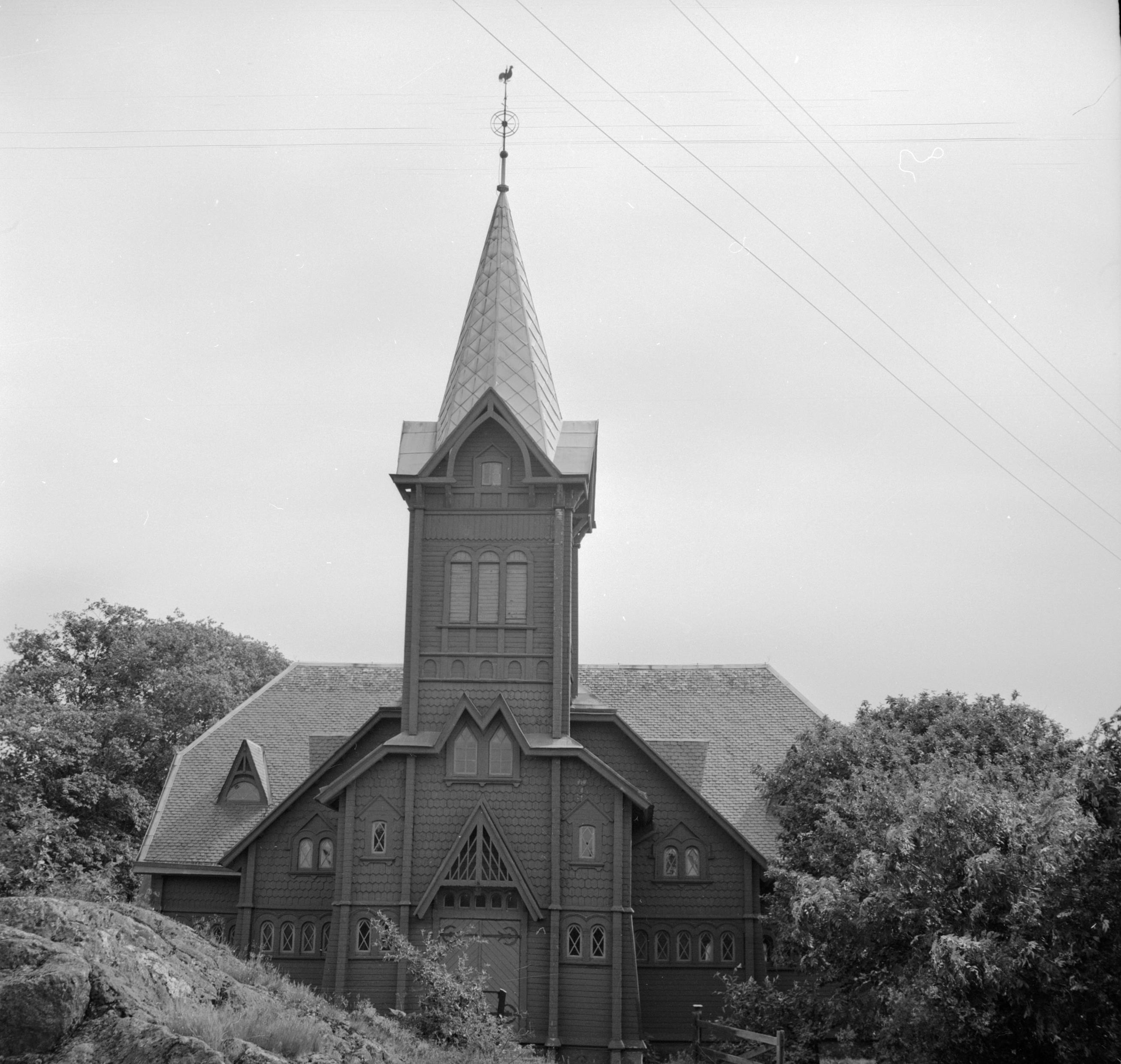 Reine Axel Unnerbäck, Morlanda, Hällevikstrands kyrka