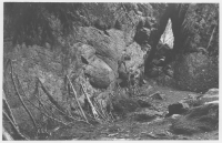 Östads socken, grottan inom Bruareängen vid Brobacka