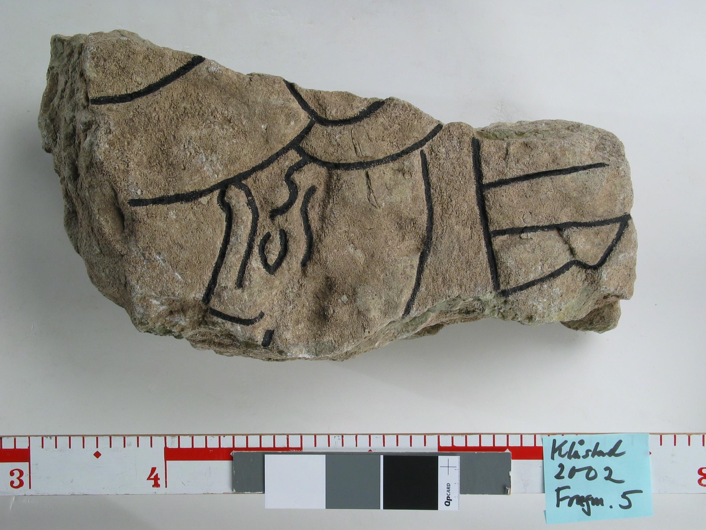Bengt A Lundberg, ÖgNf2001 Klosterstad stenfragment