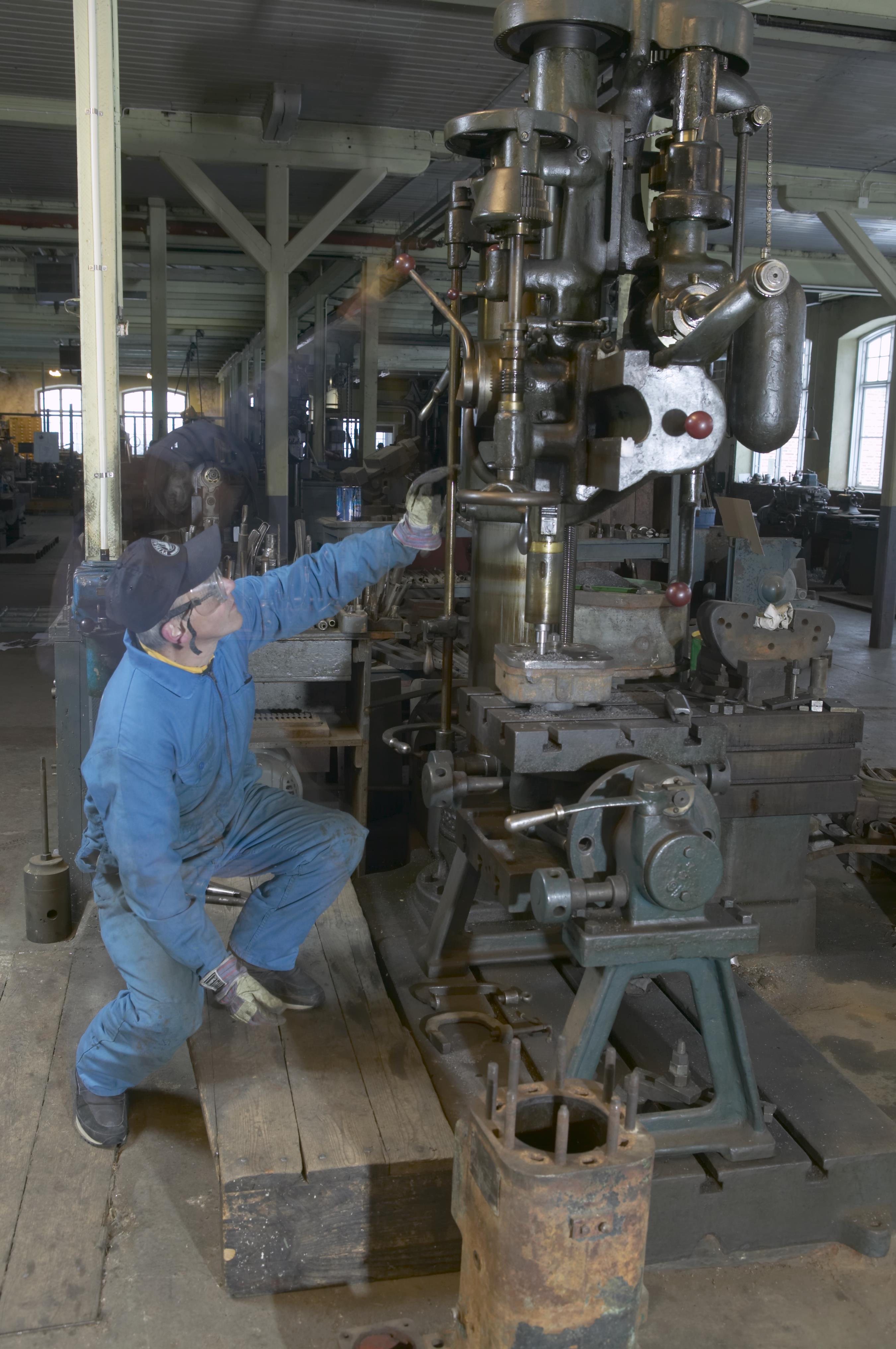 Bengt A Lundberg, Pythagoras motorfabrik