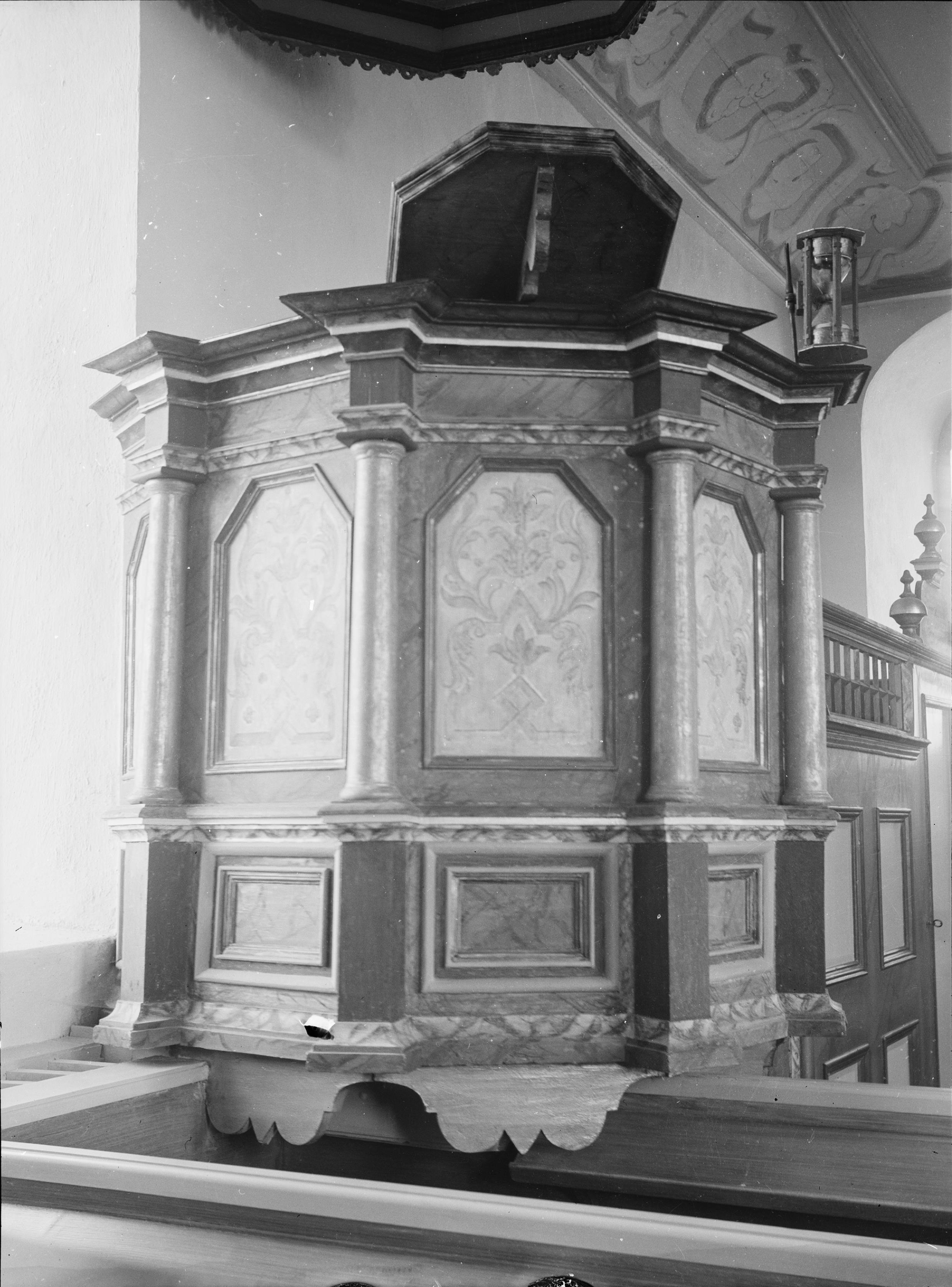 Olle Hellström, Väla kyrka