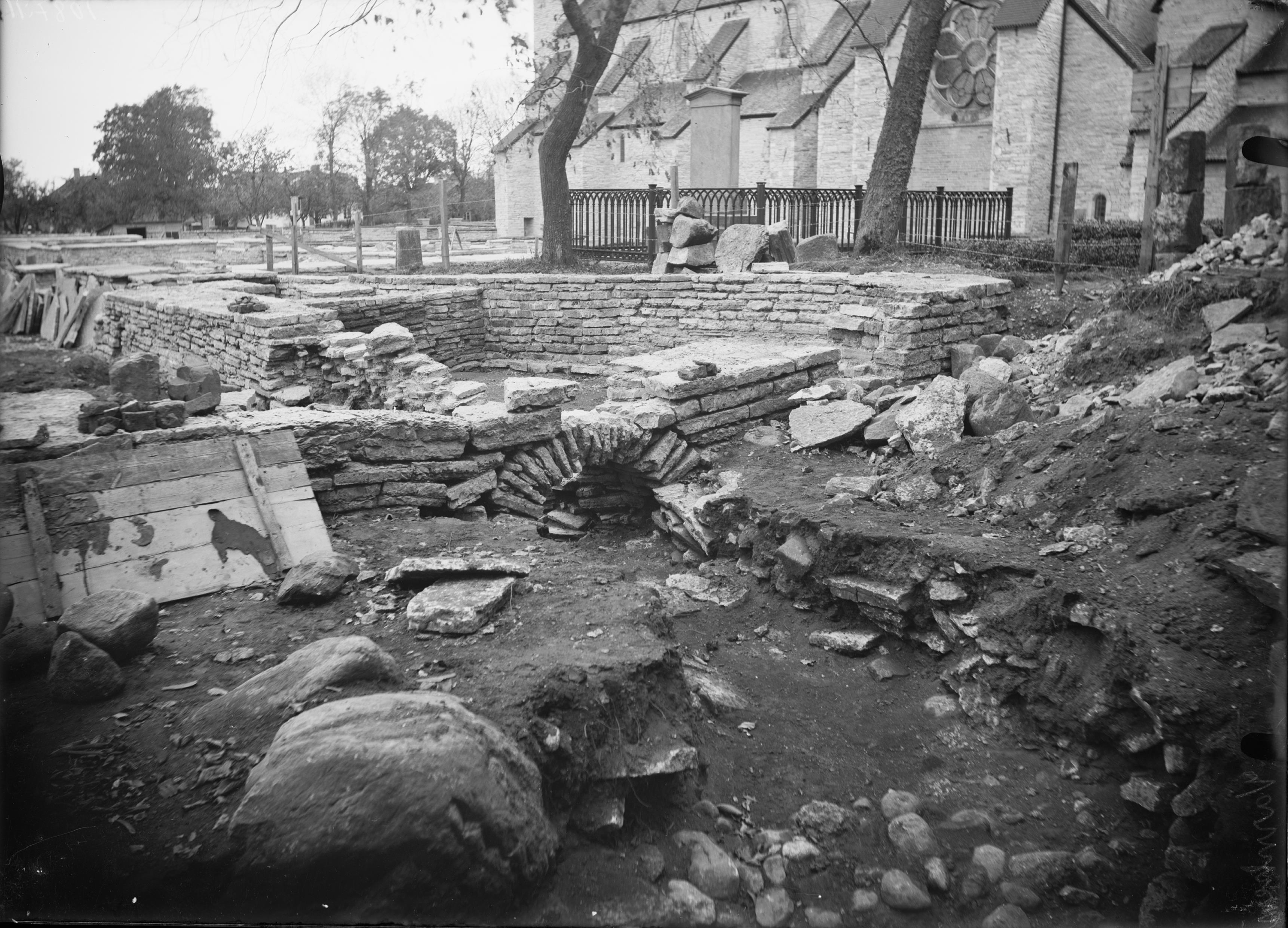 Axel Forssén, Varnhems klosterruin
