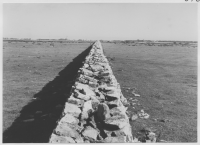 Ottenby, Carl X Gustafs mur norr om gården