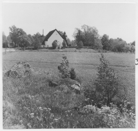 Blacksta kyrka med klockstapel