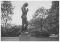 Stenbrohults kyrka, Linnéstatyn