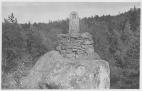 Håve, riksröse, s k Halvarstenen, daterad 1835