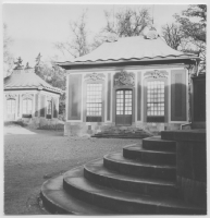 Kina slott, huvudfasaden och två av de sex flyglarna