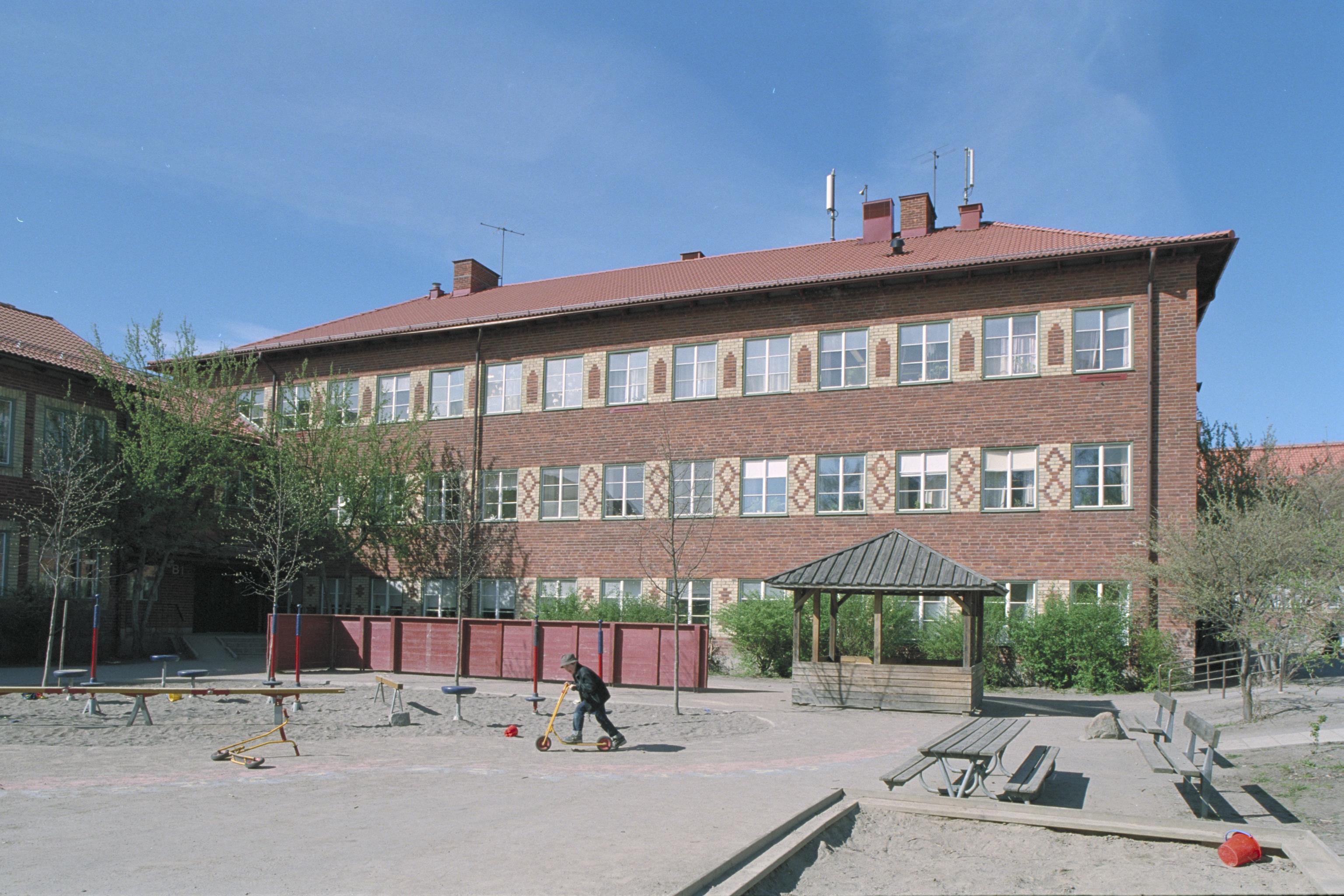 Bengt A Lundberg, Sköndalsskolan