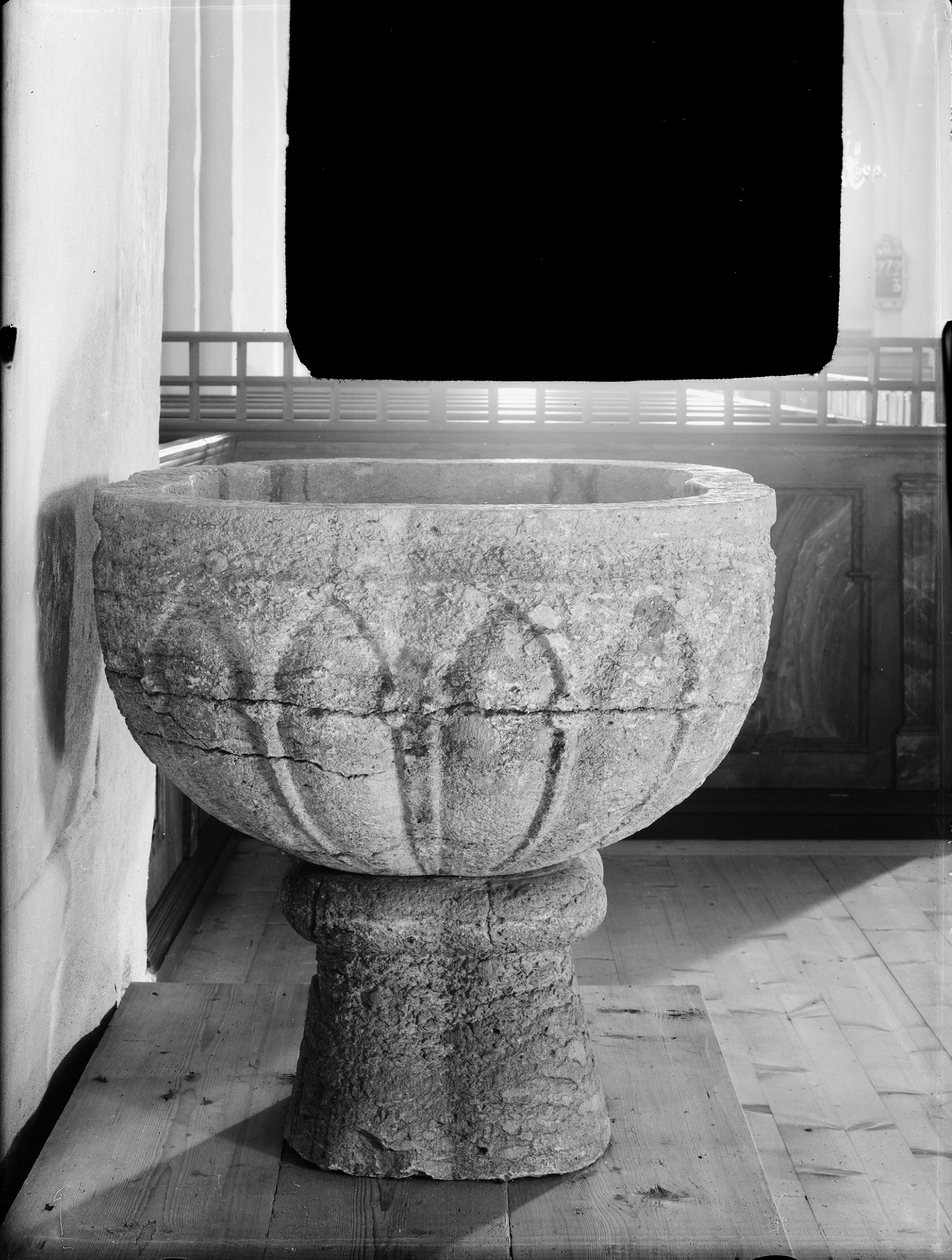 Nils Åzelius, Frötuna kyrka
