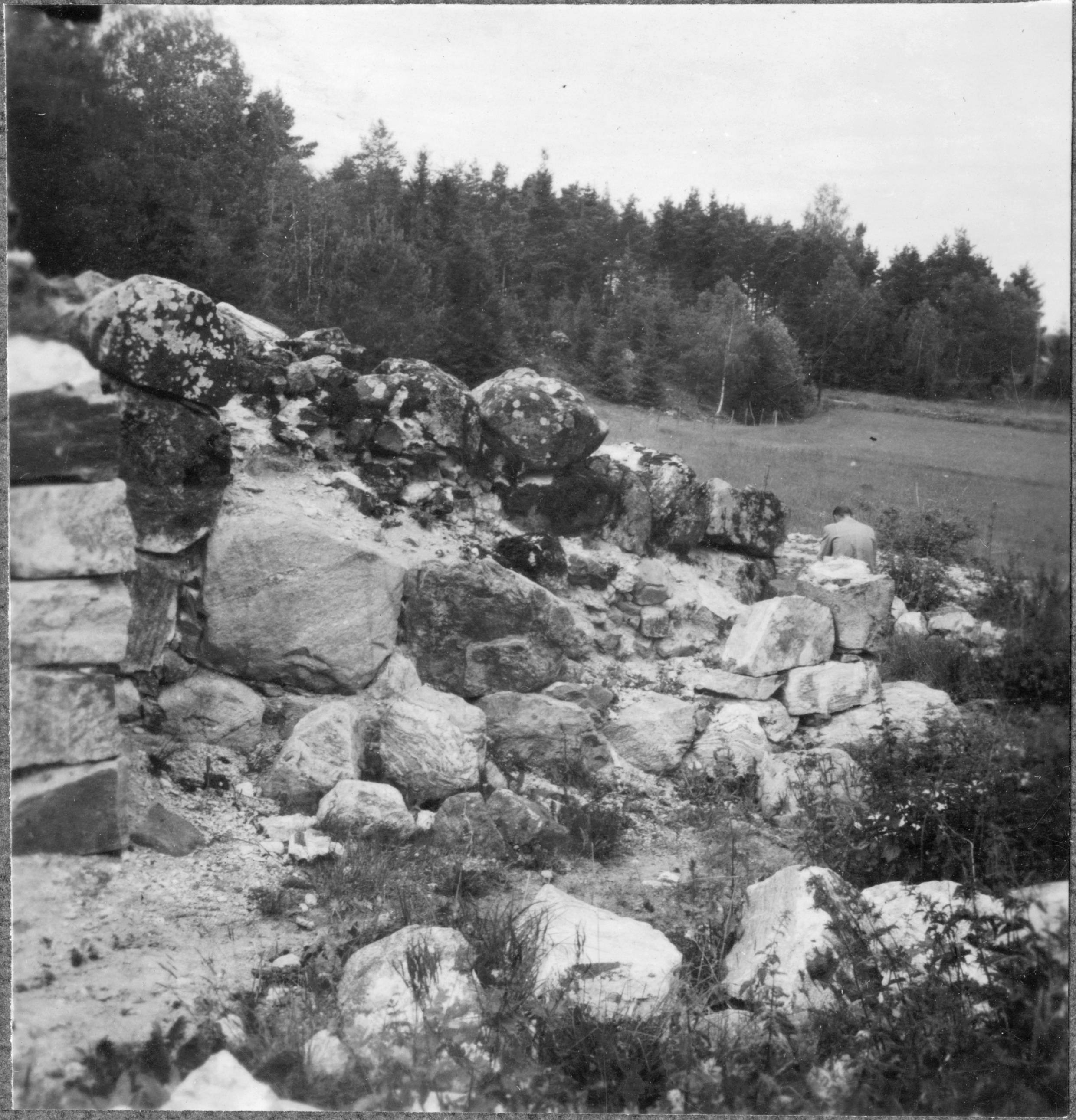 Erik Lundberg, Hölö, Överhölö kyrkoruin