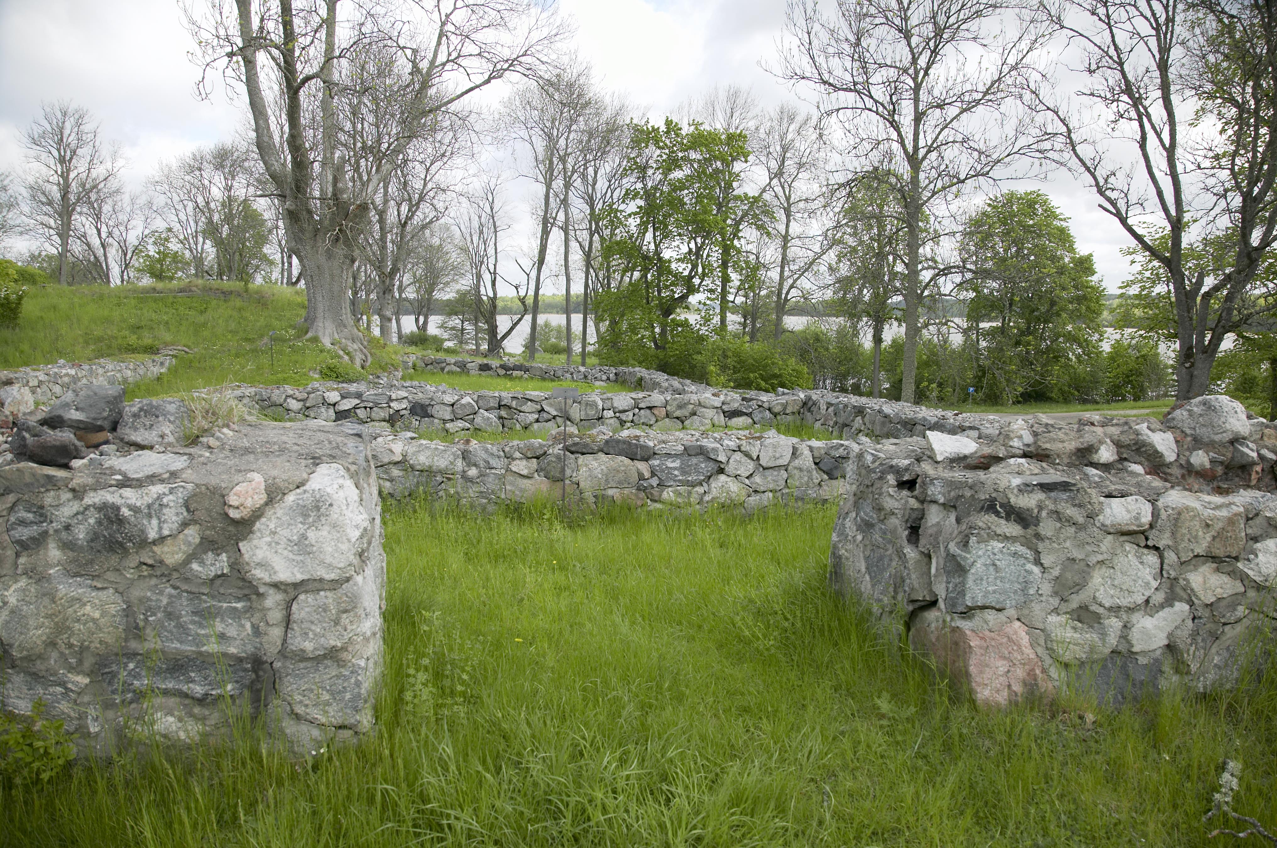 Bengt A Lundberg, Vårfruberga klosterruin