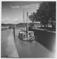 Mems sluss och fyr i Göta kanal