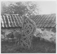 Husby-Rekarne kyrkogård, runristning L1984:2707