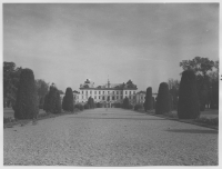 Drottningholms slott från trädgården