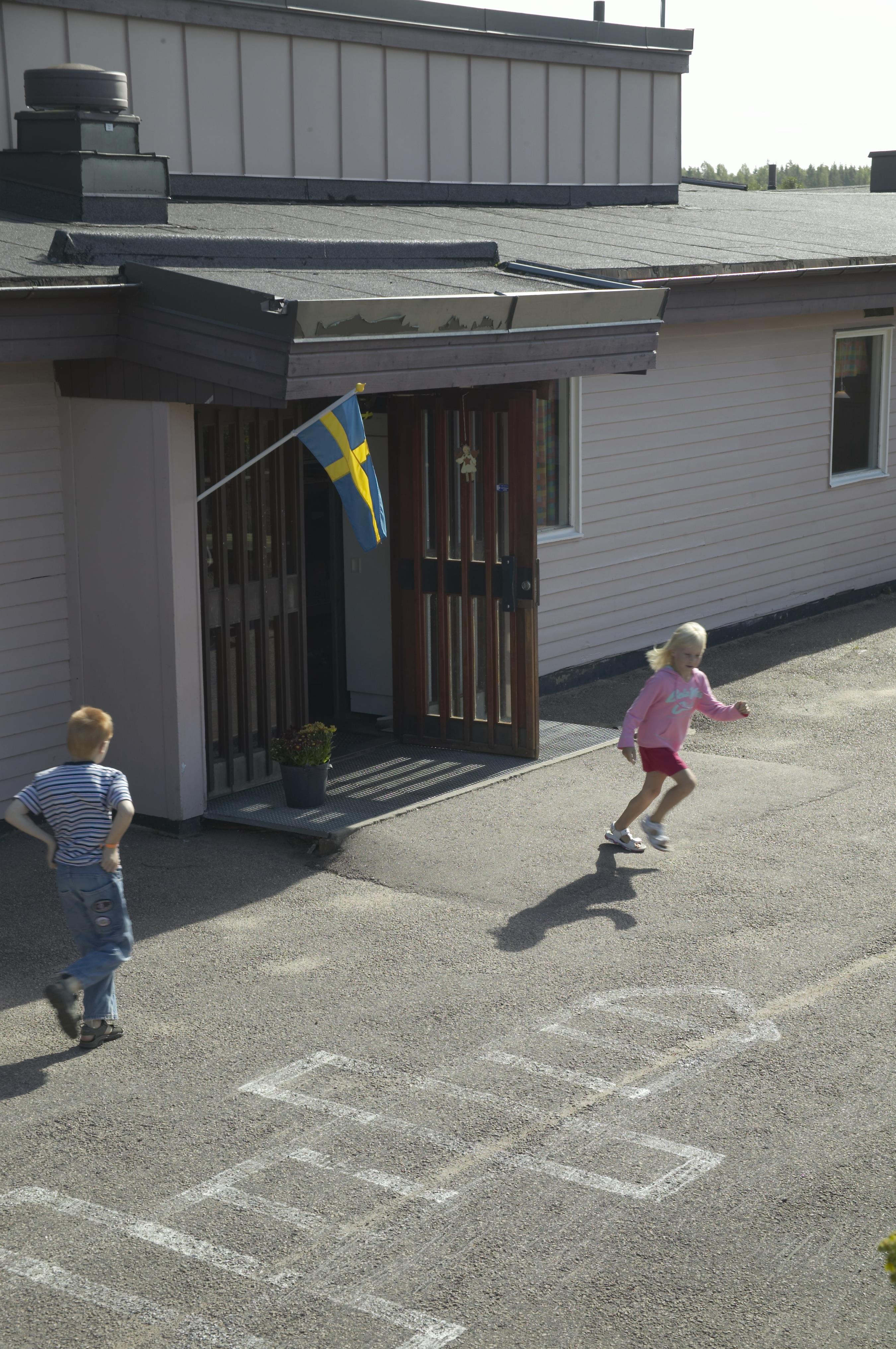 Bengt A Lundberg, Vallargärdets skola