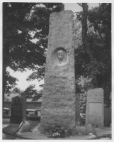 Ånimskogs kyrkogård, granitpelare