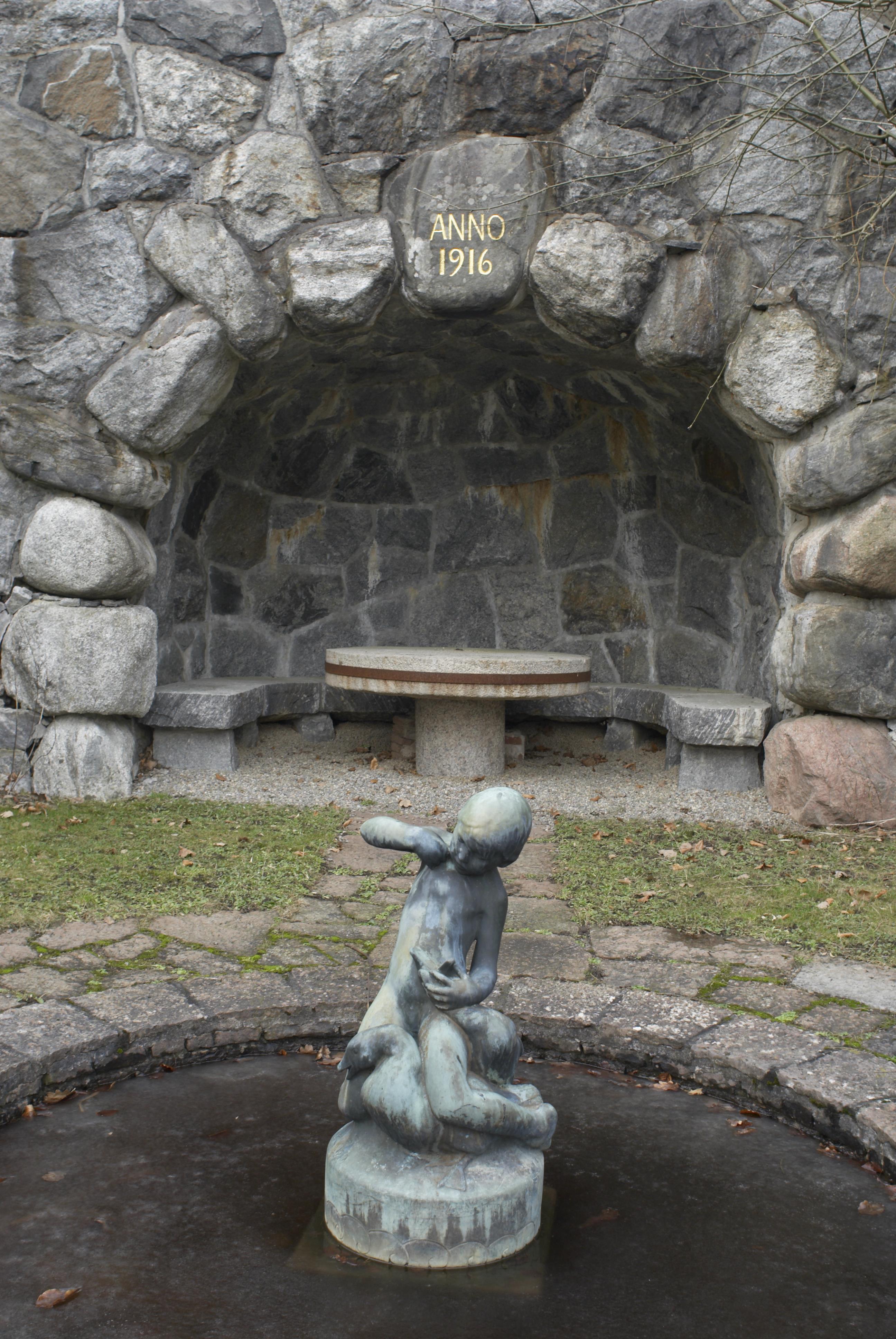 Bengt A Lundberg, Berga slott